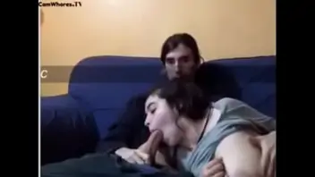 Pareja tiene sexo en el sofa