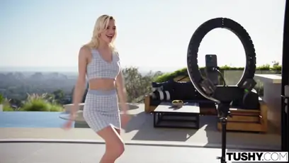 Anal loving influencer kenna captivates her audience