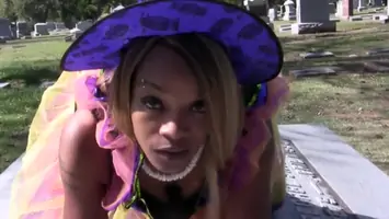 Henny red dance sexy with the dead