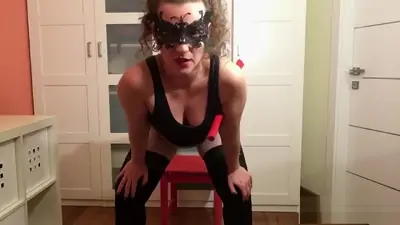 Ti voglio nudo in ginocchio a masturbarti per me