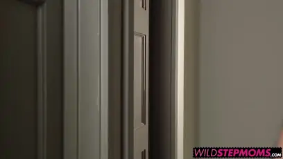Farrah gives him a handjob in front of his stepmom janet