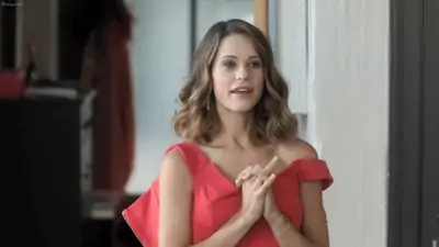 The escort 2015 lyndsy fonseca