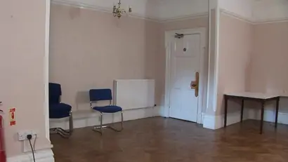 Un coup de fouet pour une dame avec une belle fesses grassouillet