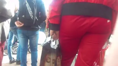 Touch big ass milf in sweat pants