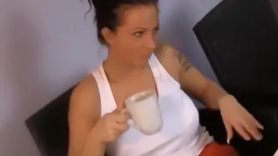 Die neue nachbarin ist ne geile milf bitch