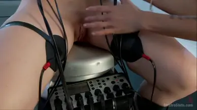 Ash hollywood s hot body shaken by ems pads