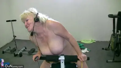 Oldnanny old granny dancing