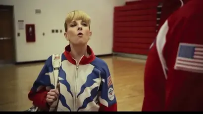 Celebrity melissa rauch gets raunchy in bronze