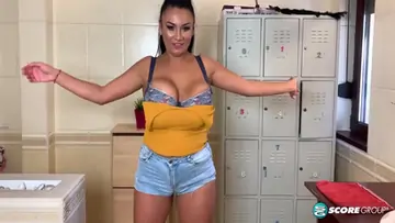 What happens in the girls locker room with helen star