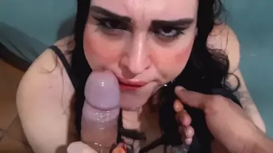 Garganta profunda gostosa na coleira boquete babado gozei e ela bebeu tudo