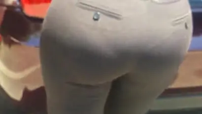 Phat candid booty 1