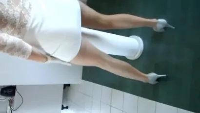 Slovenian student 18 dancing