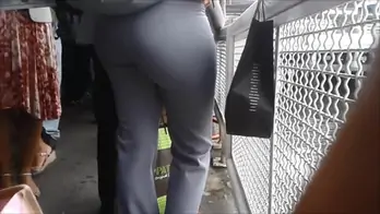 Rico culo calzas claras