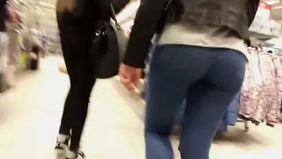 Splendid ass in sexy jeans