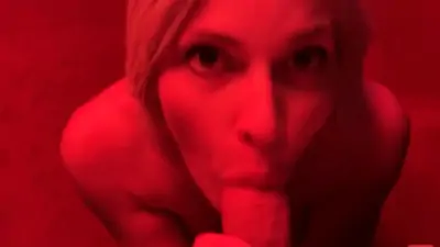 Je suce le patron de la boite de nuit