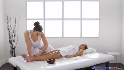 Kinuski and sofia lee natural body babes covered in oil