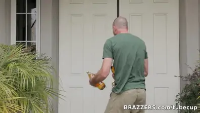 Milfs like it big cum inside