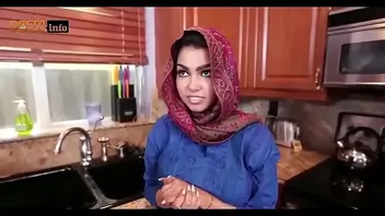 Candid hijabi