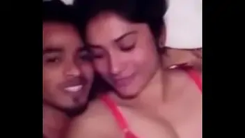 Desi lover couple boobs sucking fingering mms